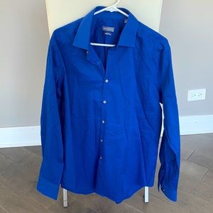 Men’s slim dress shirt